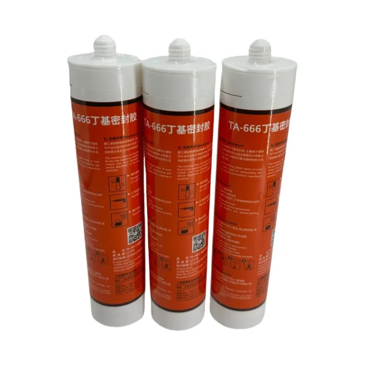 Application of butyl caulking adhesive on insulating glass